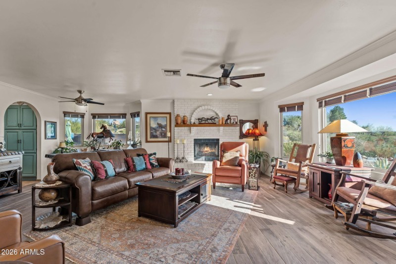 1130 N Coyote Crossing