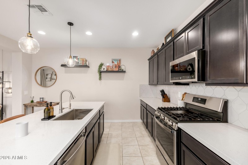 Large Island + Stunning Backsplash