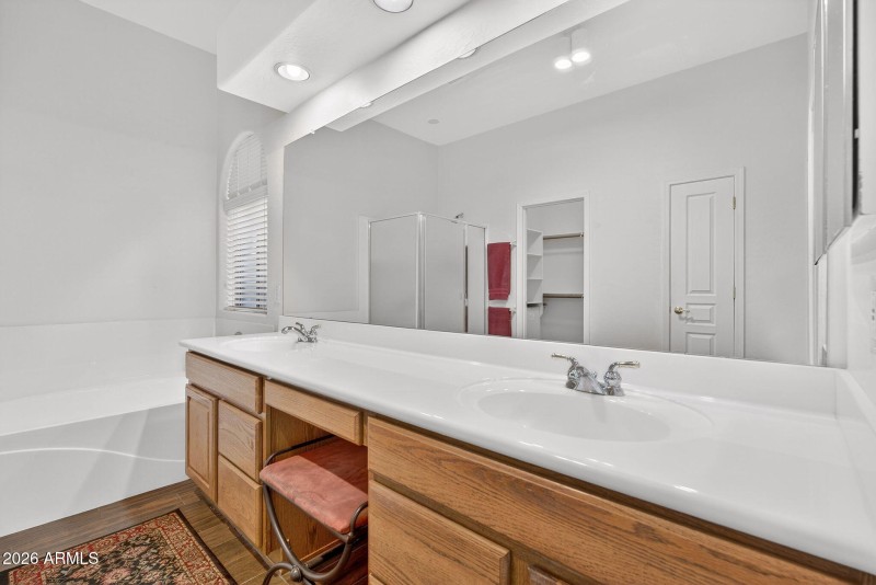 29-web-or-mls-18E Knoll Cir