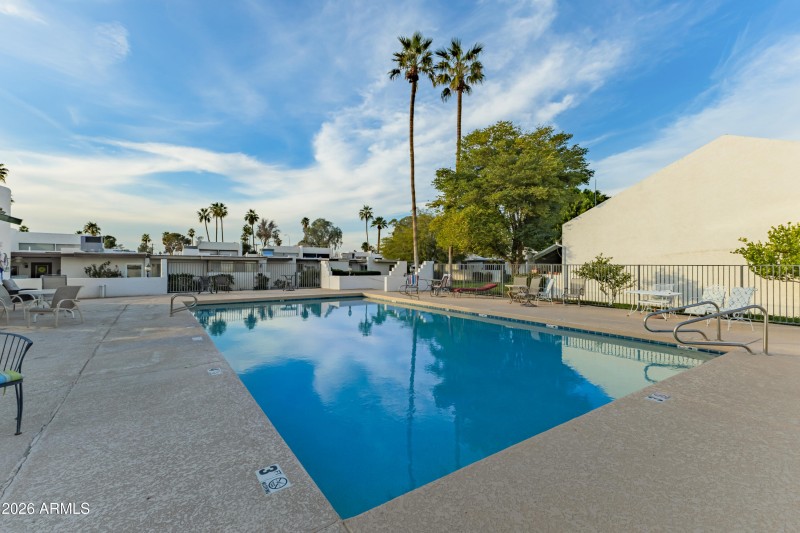 698c45_37 - Fairfield