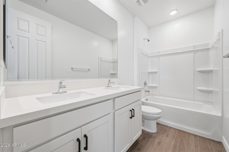 PHX_Miravida_Lot 1155_Ash_14825_bath2