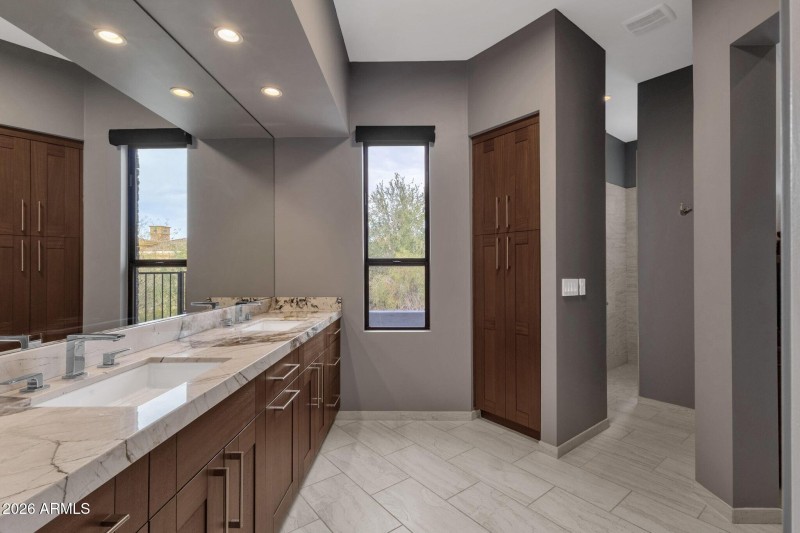 032_2nd Primary Ensuite Bathroom