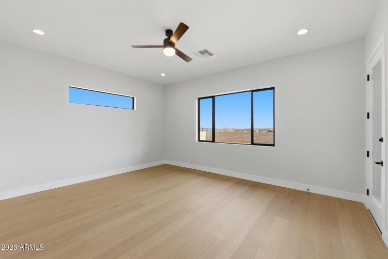 21-Primary Bedroom (1)