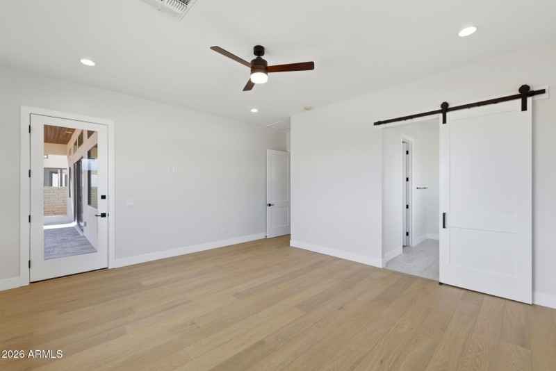 23-Primary Bedroom (3)