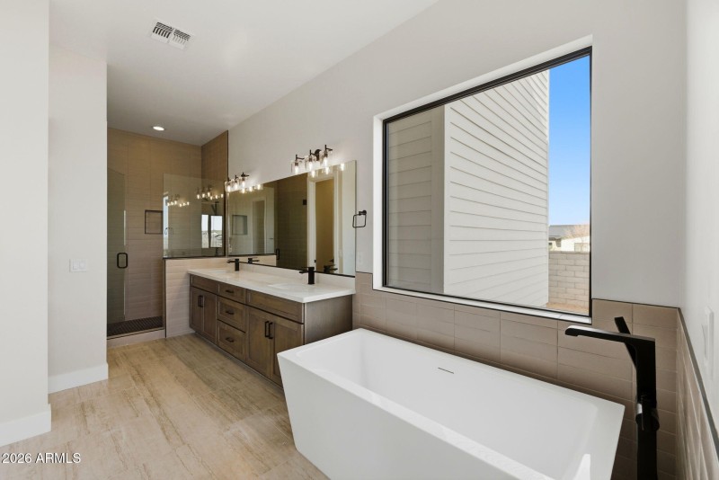 24-Primary Bathroom (1)