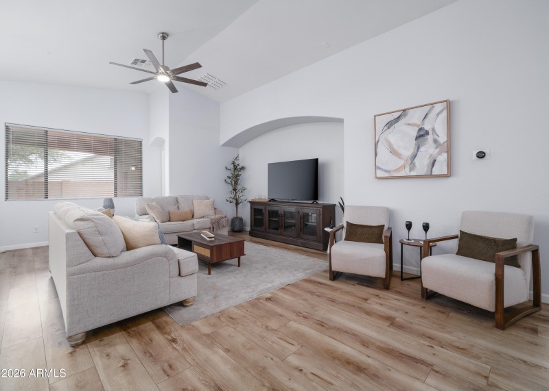 2215_W_ViaCaballoBlanco_Great R