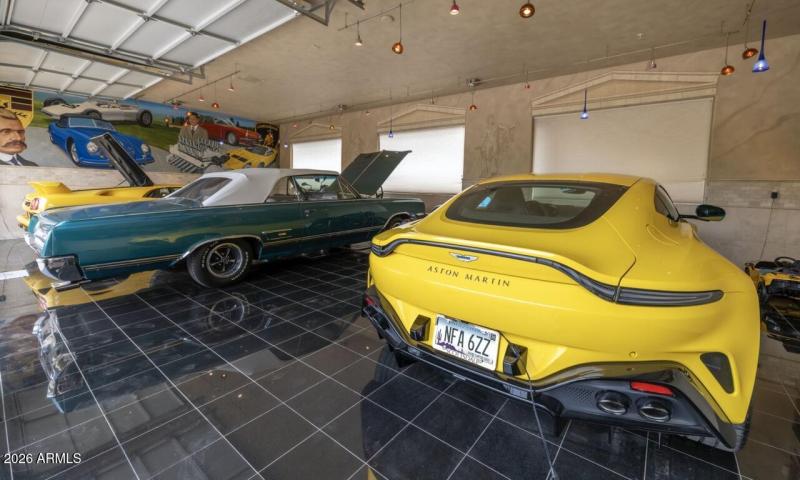 Garage Showroom 1