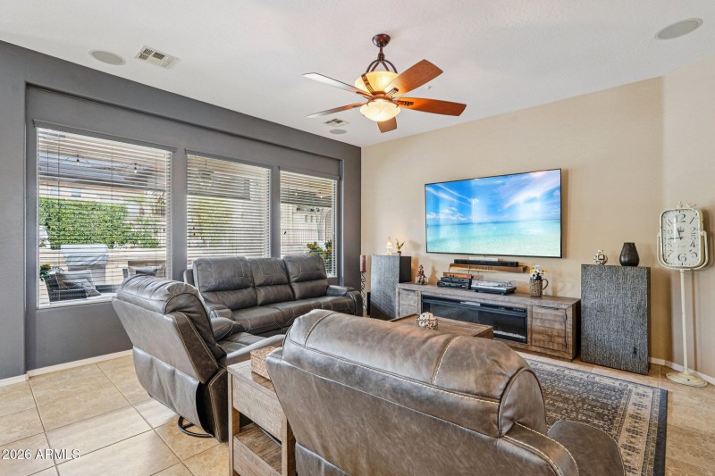 9-web-or-mls-N 130th Dr-S1202-009