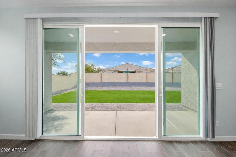 Backyard - Huge Double Slider