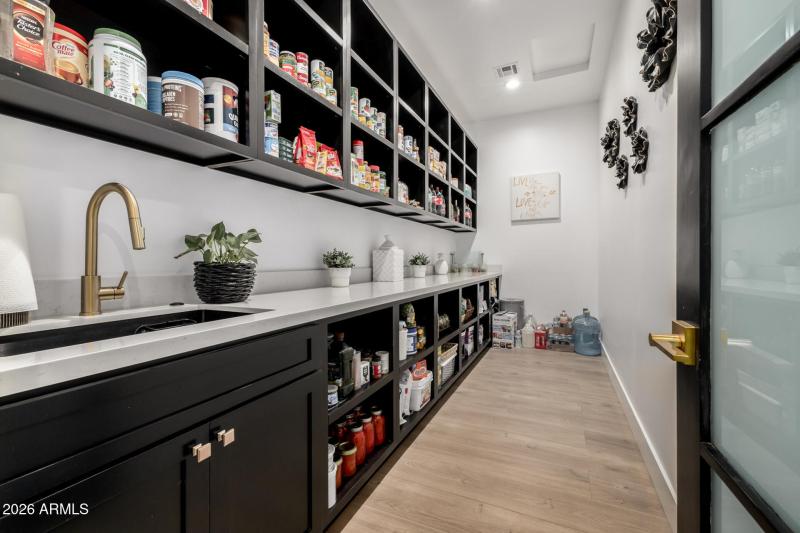 Walk-in Pantry