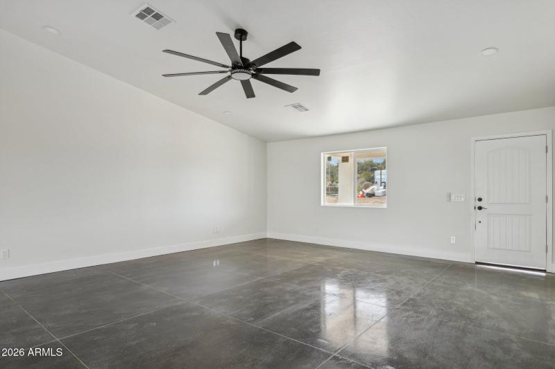 7-web-or-mls-46210-n-36th-ave