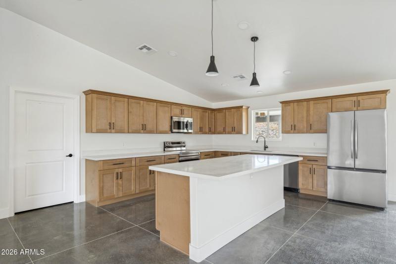 9-web-or-mls-46210-n-36th-ave