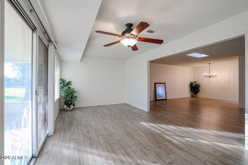 ROUNDELAYLOOKINGBACK