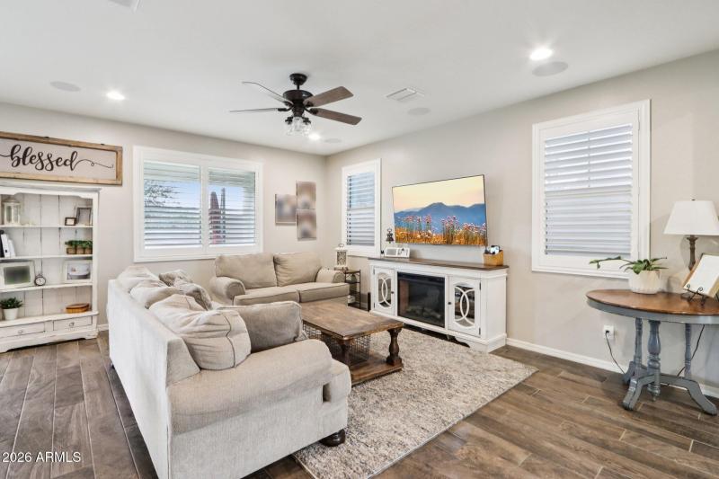 9-web-or-mls-E Wisteria Dr-S1202-009