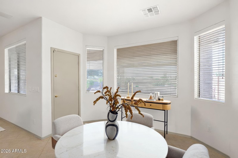 120th_-_Avondale_718_120th_-_Staged_Dini