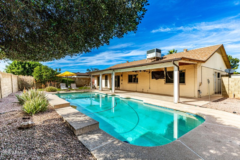 You can entertain here!