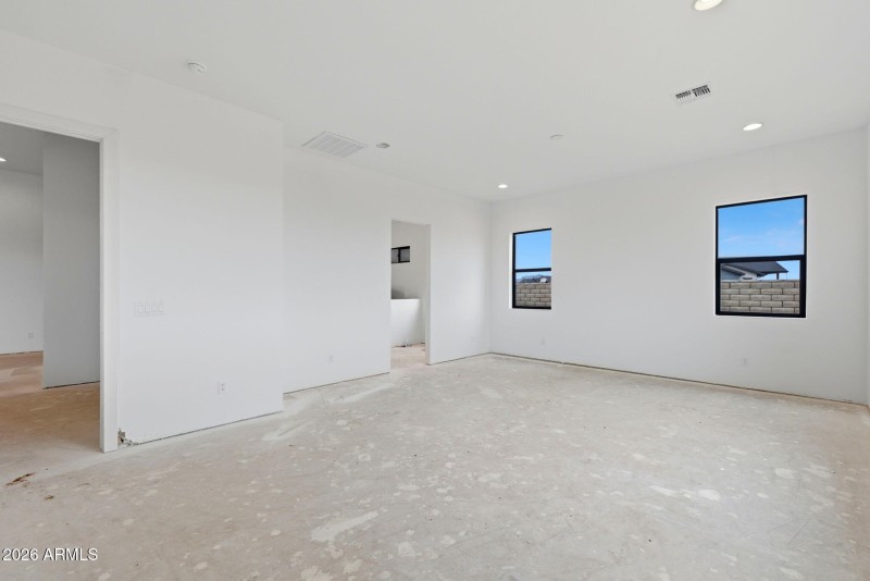 17-Primary Bedroom (2)