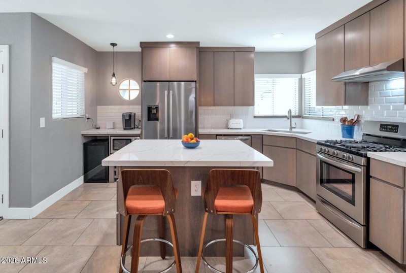 915 W Glenrosa-012-022-1486x1000