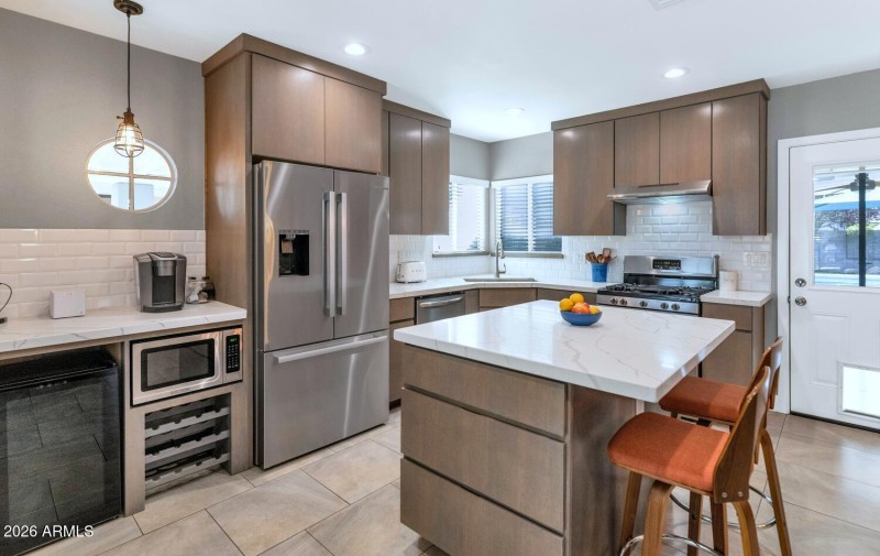 915 W Glenrosa-013-037-1500x947