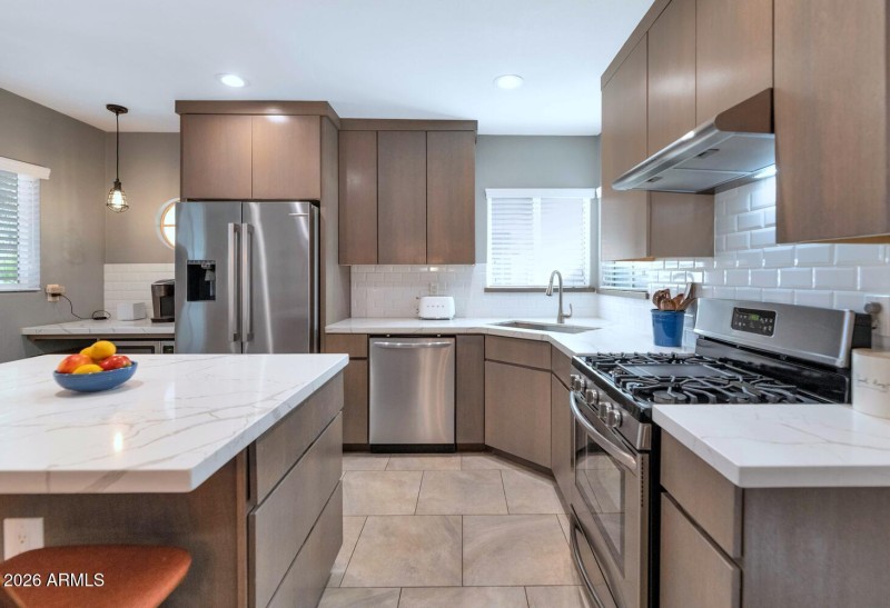 915 W Glenrosa-014-023-1462x1000