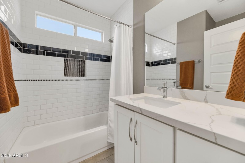 915 W Glenrosa-025-032-1500x1000