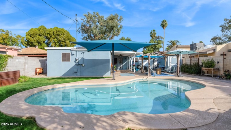 915 W Glenrosa-028-013-1500x845