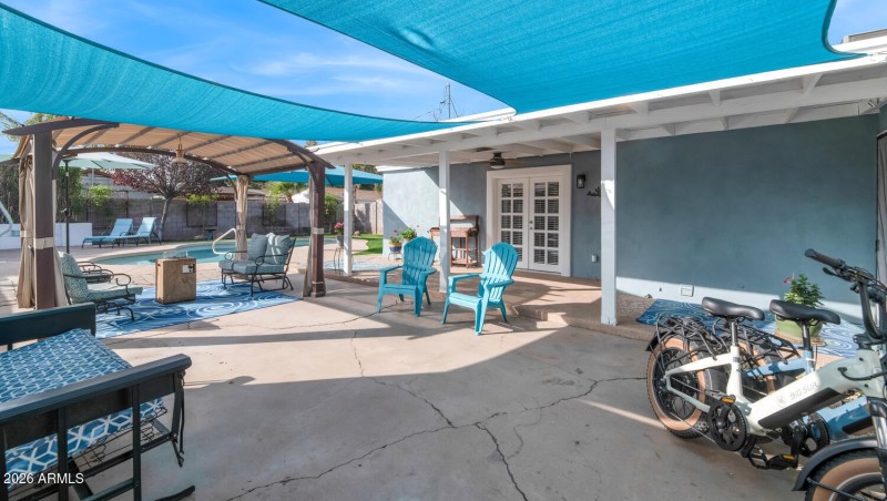 915 W Glenrosa-029-019-1500x847