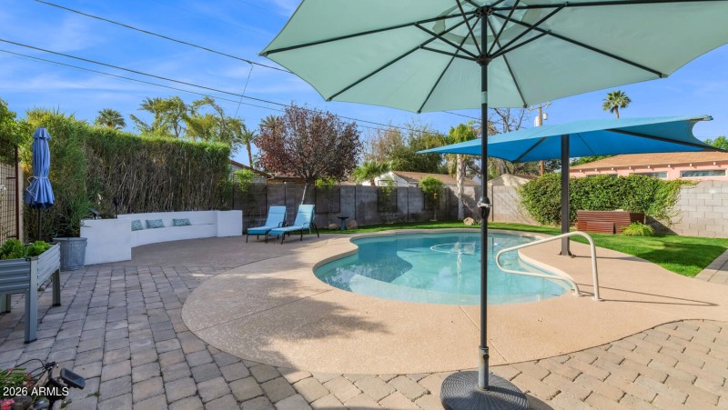 915 W Glenrosa-032-020-1500x846