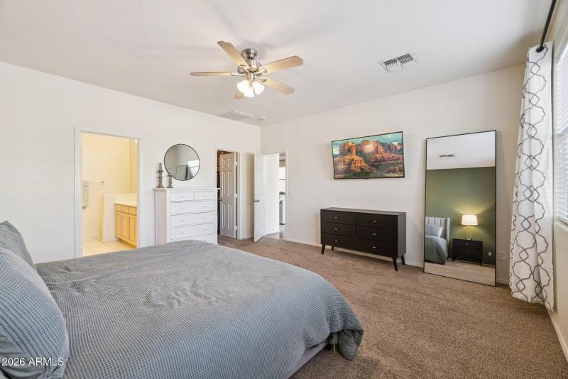 Primary Suite – Ensuite + WIC