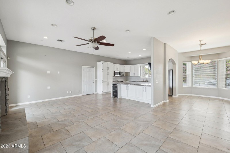 18-web-or-mls-702-w-why-worry-ln