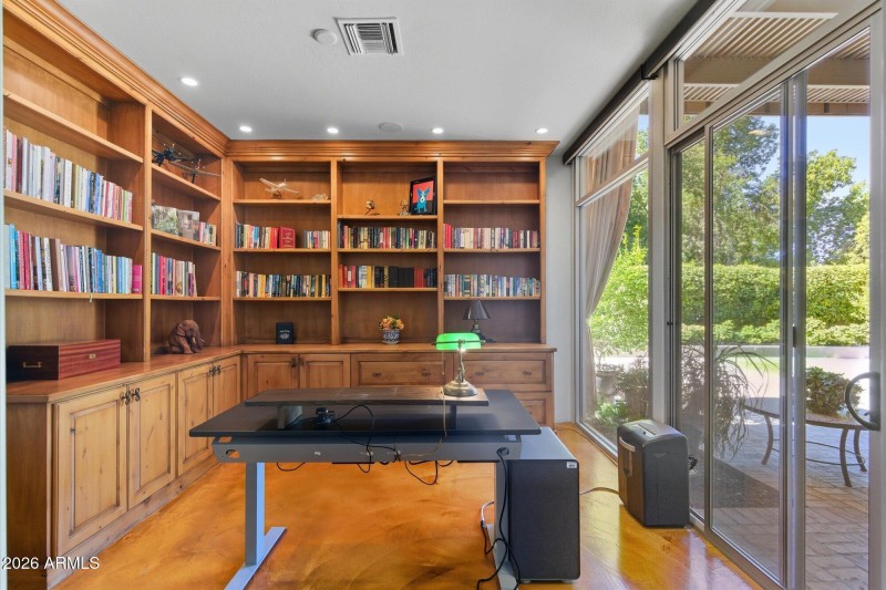 Study w/ Bathroom and Walk-in Closet