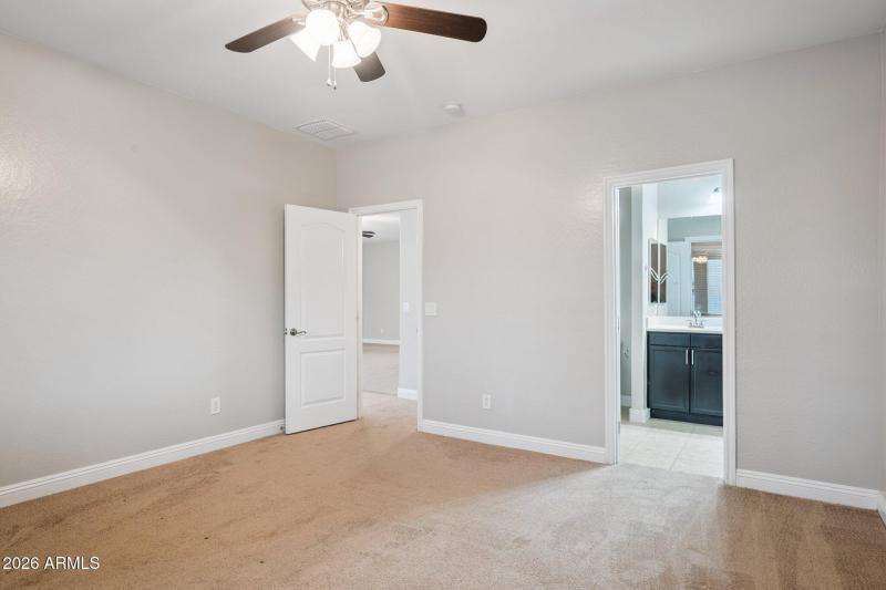 17-web-or-mls-1656-w-loemann-dr