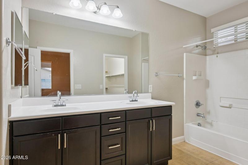 19-web-or-mls-1656-w-loemann-dr