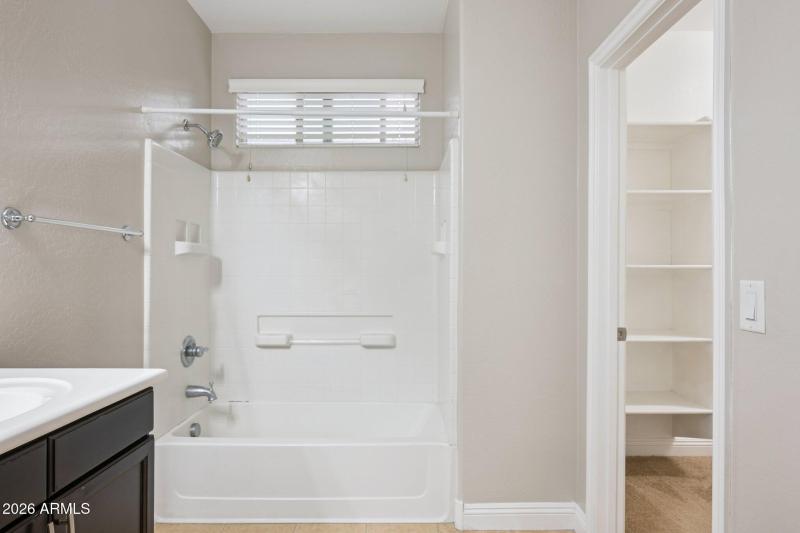 20-web-or-mls-1656-w-loemann-dr