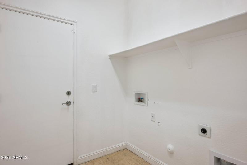 27-web-or-mls-1656-w-loemann-dr