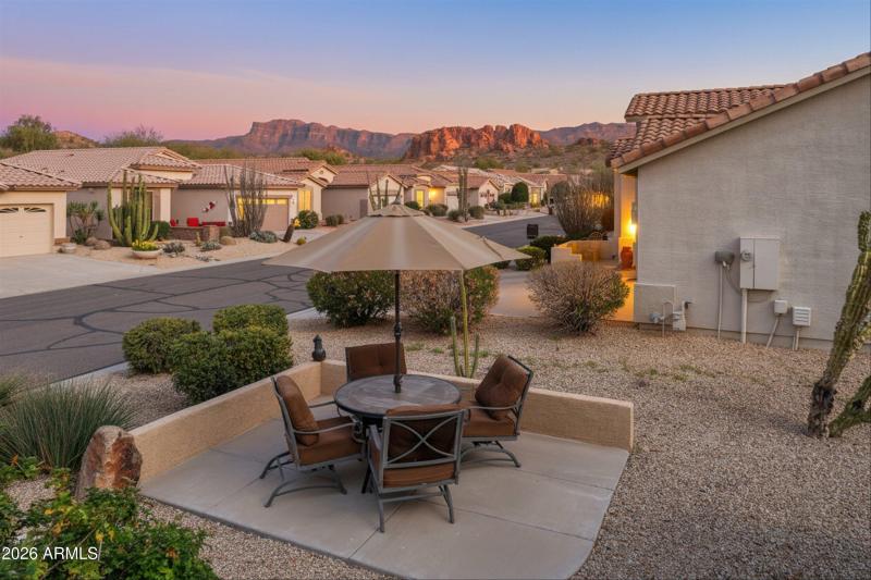 02-5555-S-Indigo-Drive-2