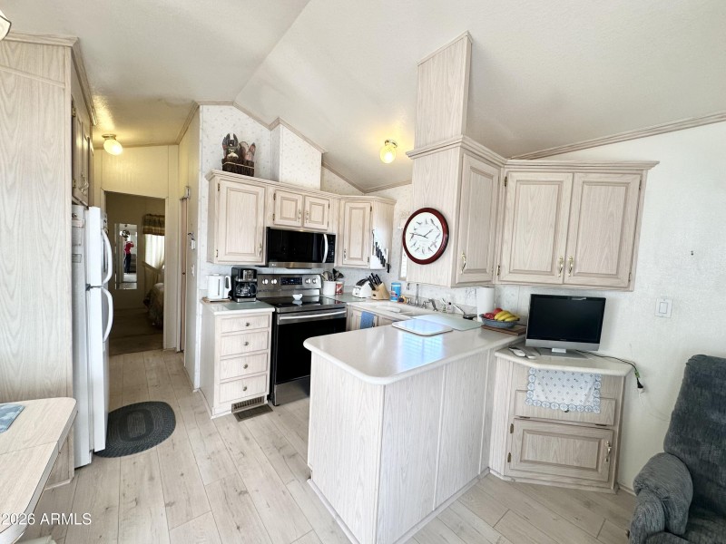 BEAUTIFUL NEWER FLOORING