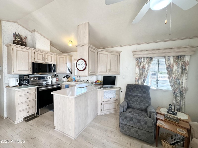 POPULAR U-SHAPED KITCHEN