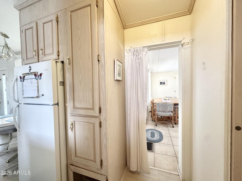 AZ ROOM ENTRY/MORE STORAGE