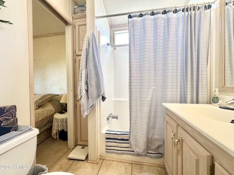 BEDROOM ACCESS ENTRY TO THE LEFT