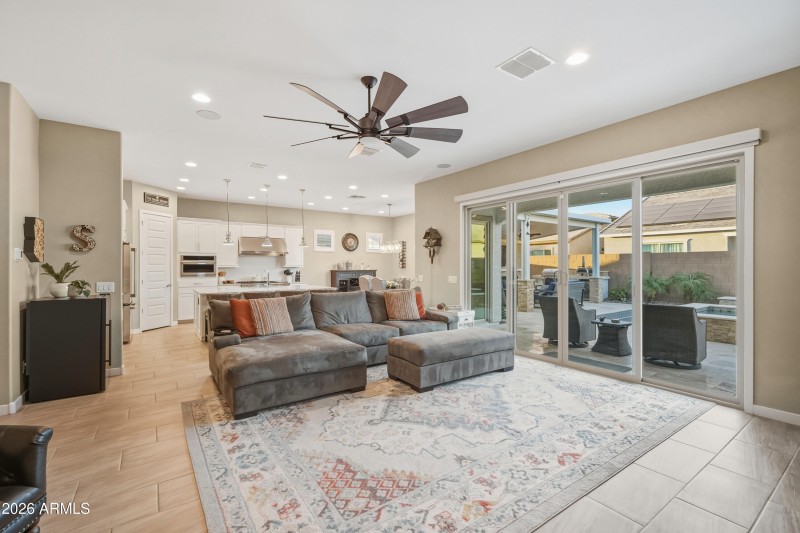 10_f13afba8-ce7f-4e5a-ae6a-91c75c99c329_