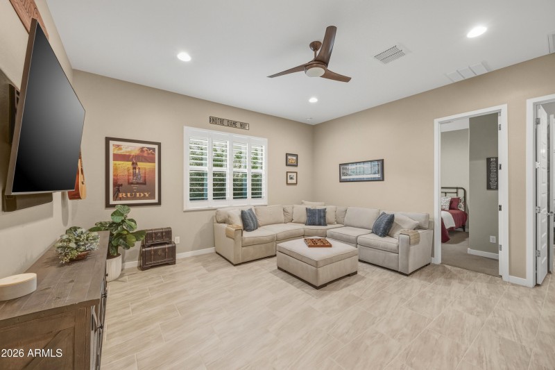 21_ef53bdd9-1b81-4974-af59-550b6071d93b_