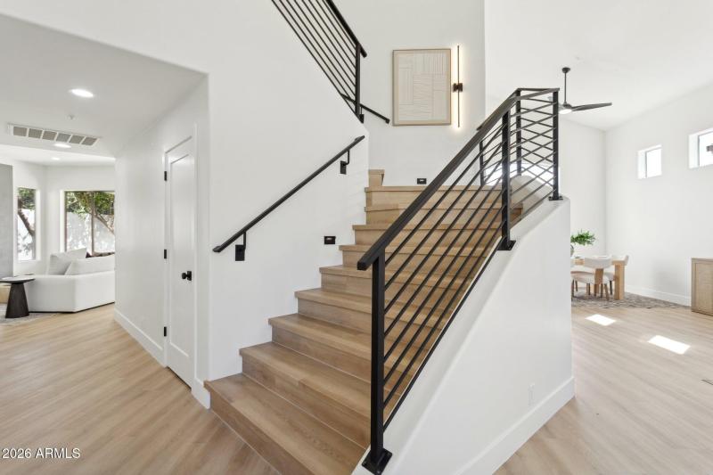 27-web-or-mls-22371-n-76th-pl