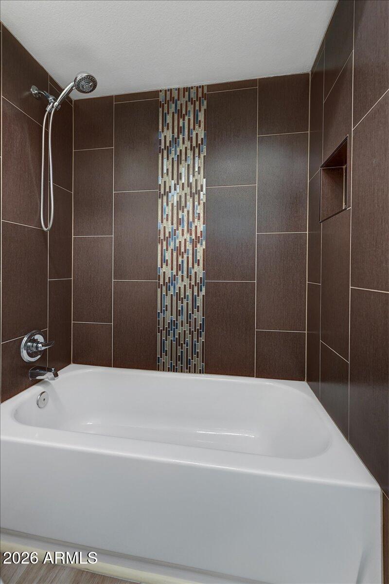 Primary Tub & Shower Detail