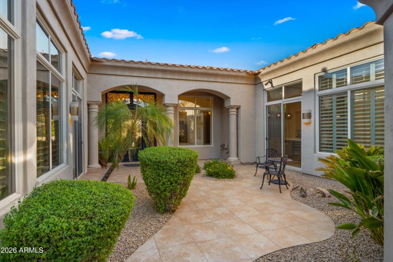 Private Front Courtyard Retreat