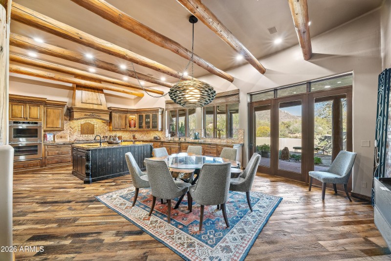 Kitchen Dining, Access to BBQ