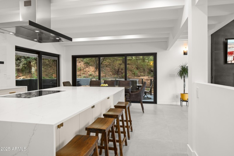 KITCHEN QUARTZ ISLAND