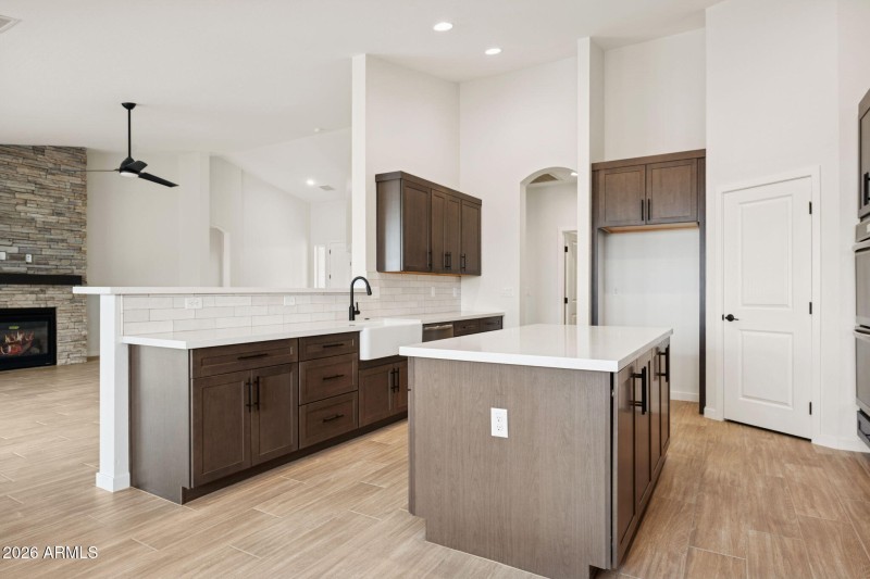 13-web-or-mls-20122-w-hazelwood-st