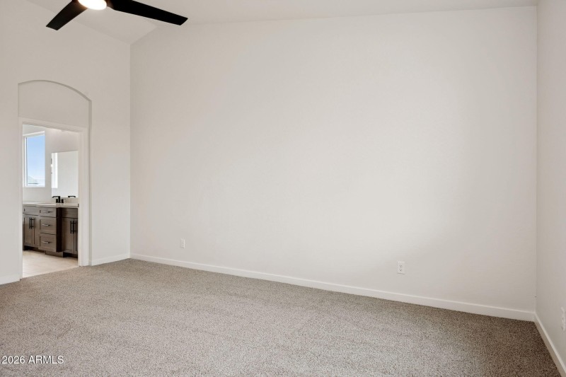 21-web-or-mls-20122-w-hazelwood-st