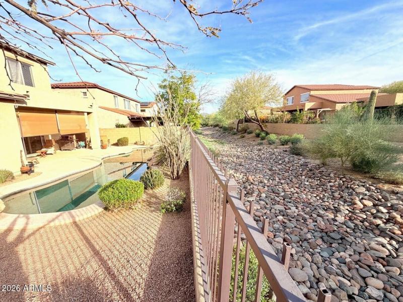 1B005AB3-9644-4EF4-9DD5-07166662634D